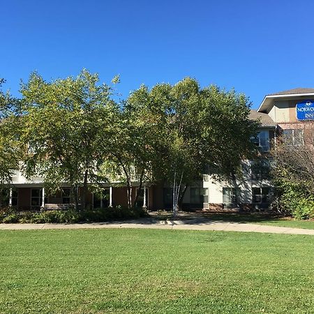 Norwood Inn And Suites Chaska Экстерьер фото