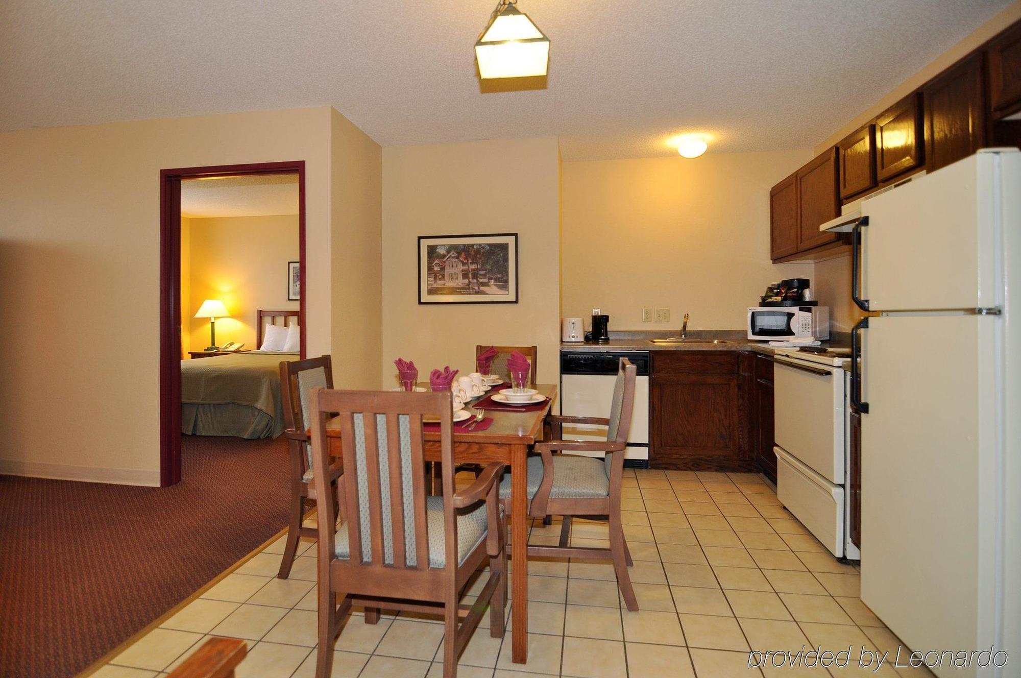 Norwood Inn And Suites Chaska Номер фото