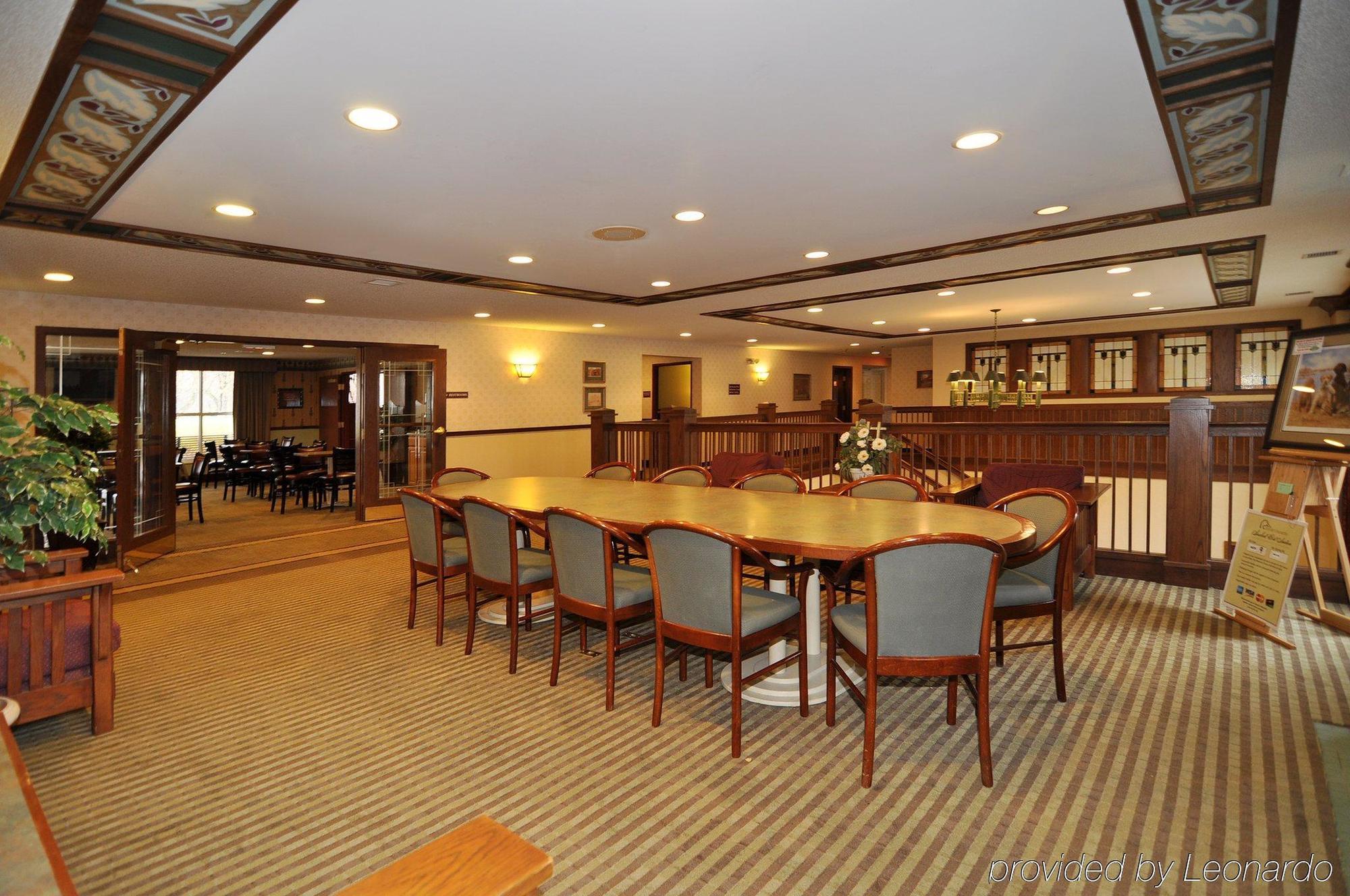 Norwood Inn And Suites Chaska Интерьер фото