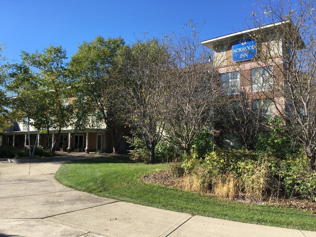 Norwood Inn And Suites Chaska Экстерьер фото