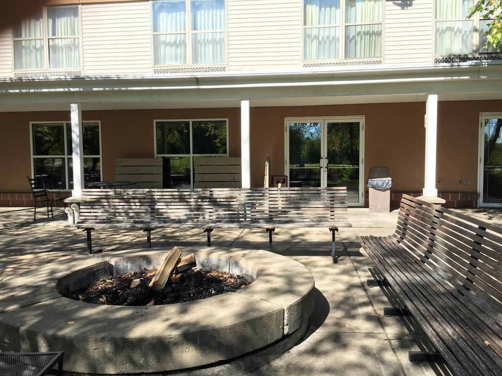 Norwood Inn And Suites Chaska Экстерьер фото