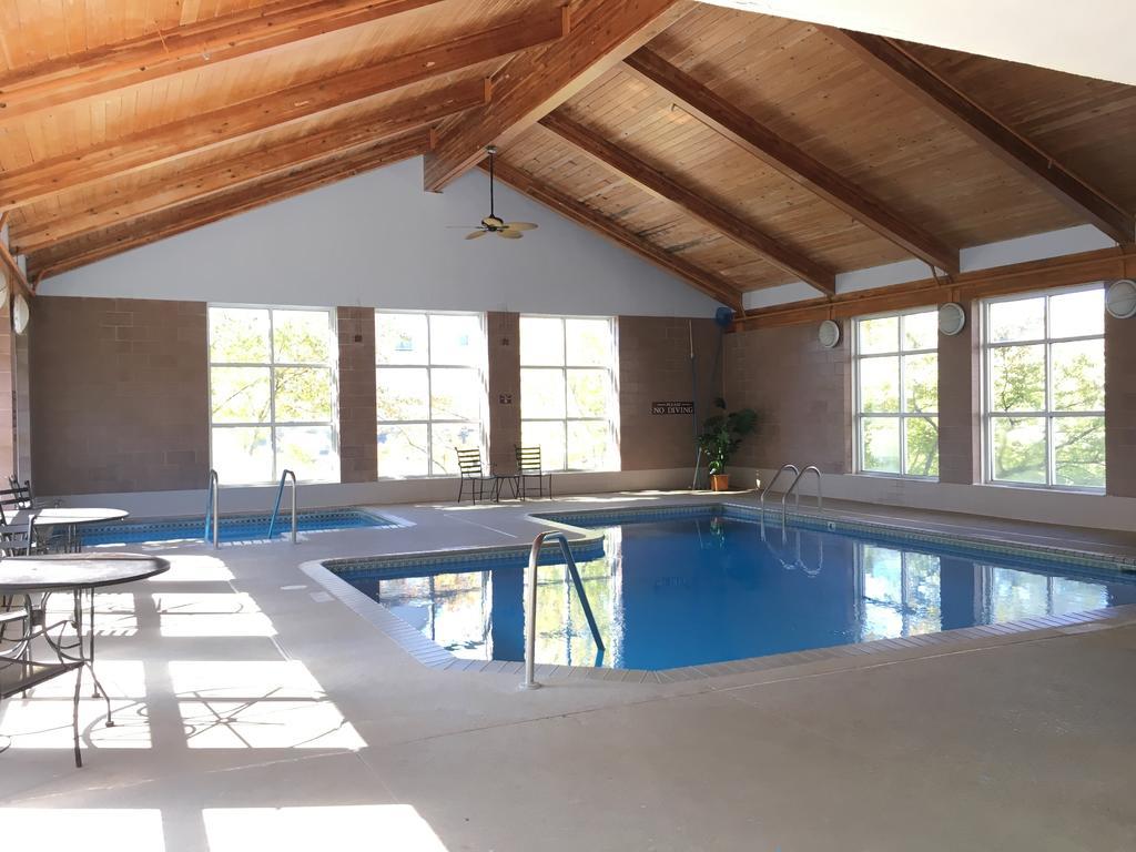 Norwood Inn And Suites Chaska Экстерьер фото