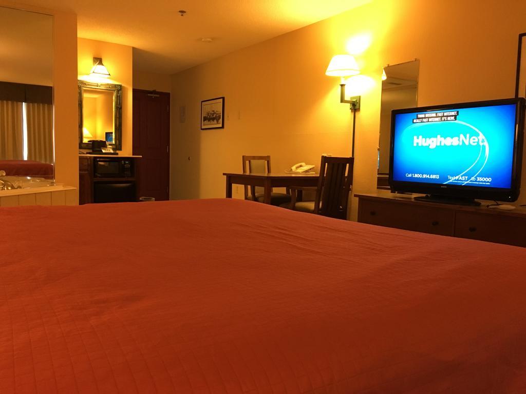 Norwood Inn And Suites Chaska Экстерьер фото