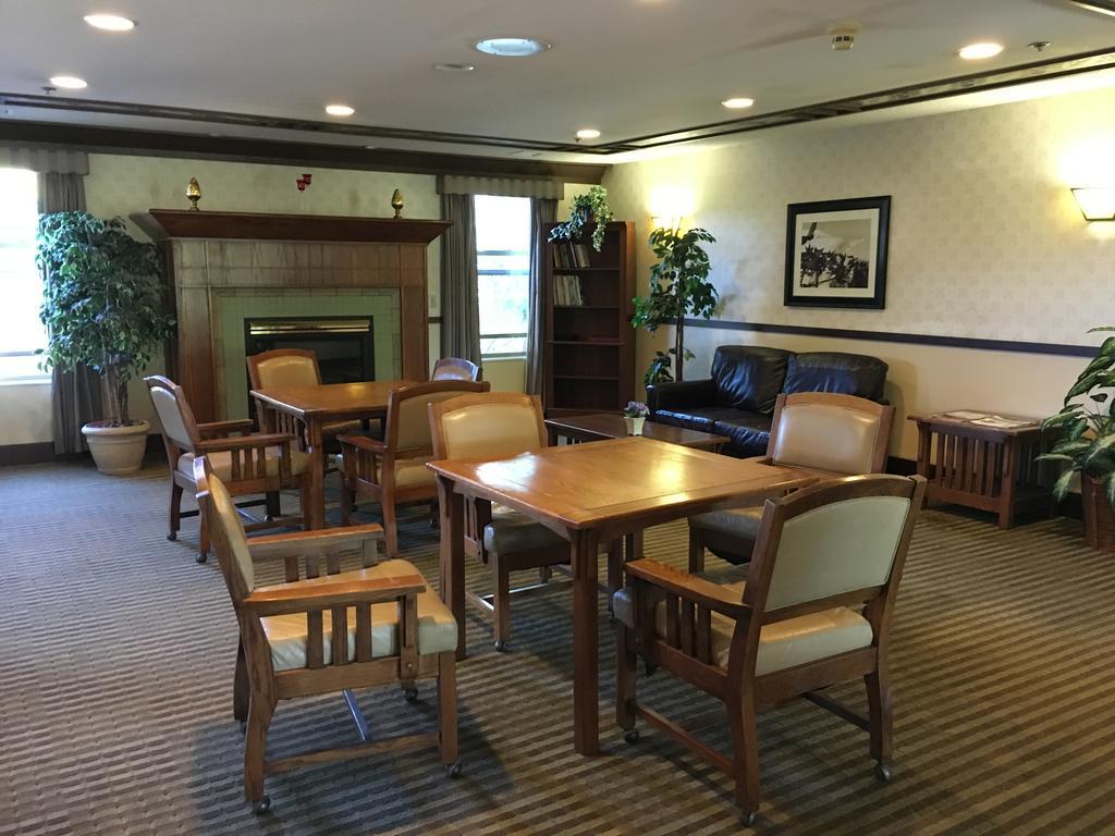 Norwood Inn And Suites Chaska Экстерьер фото