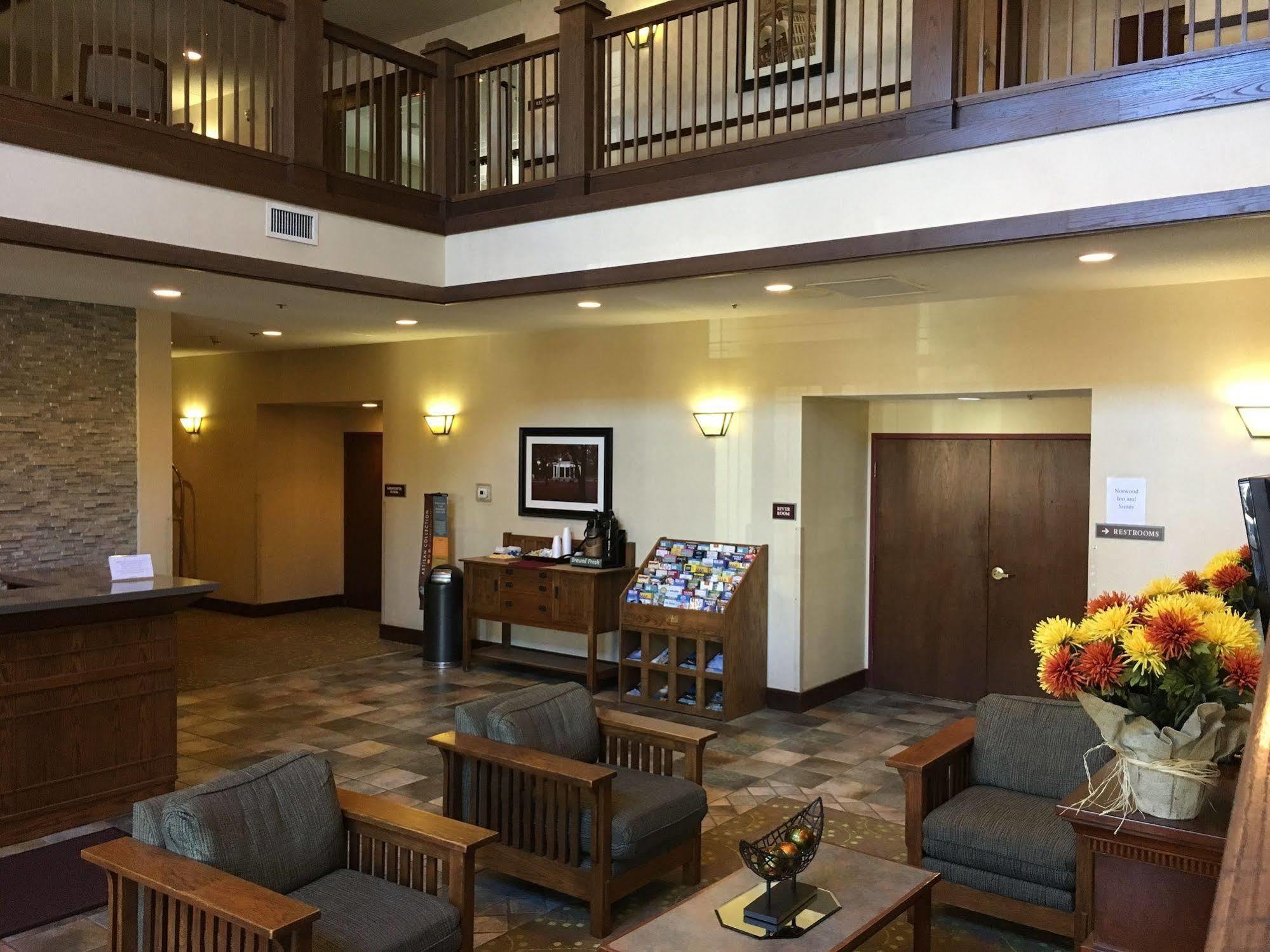 Norwood Inn And Suites Chaska Экстерьер фото