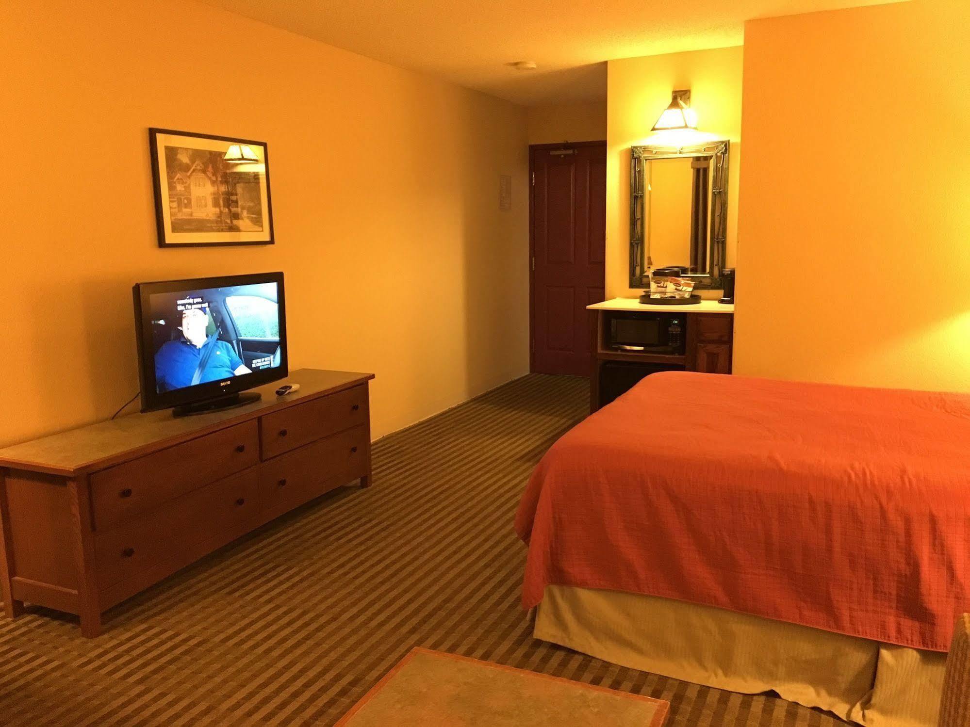 Norwood Inn And Suites Chaska Экстерьер фото
