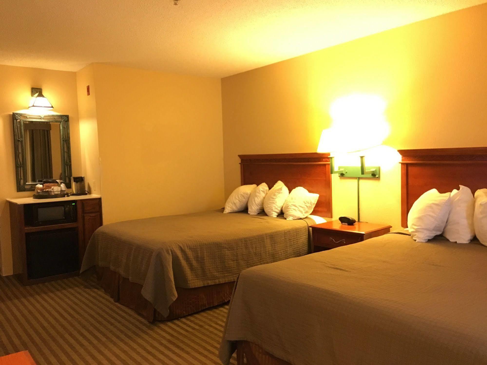 Norwood Inn And Suites Chaska Экстерьер фото
